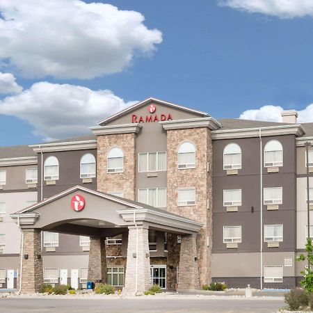 Ramada By Wyndham Olds Hotel Bagian luar foto