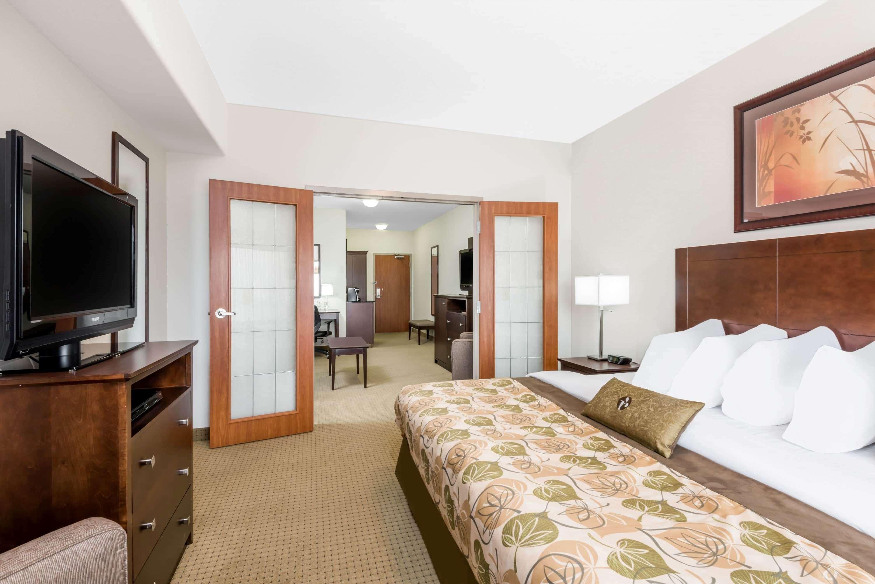 Ramada By Wyndham Olds Hotel Bagian luar foto