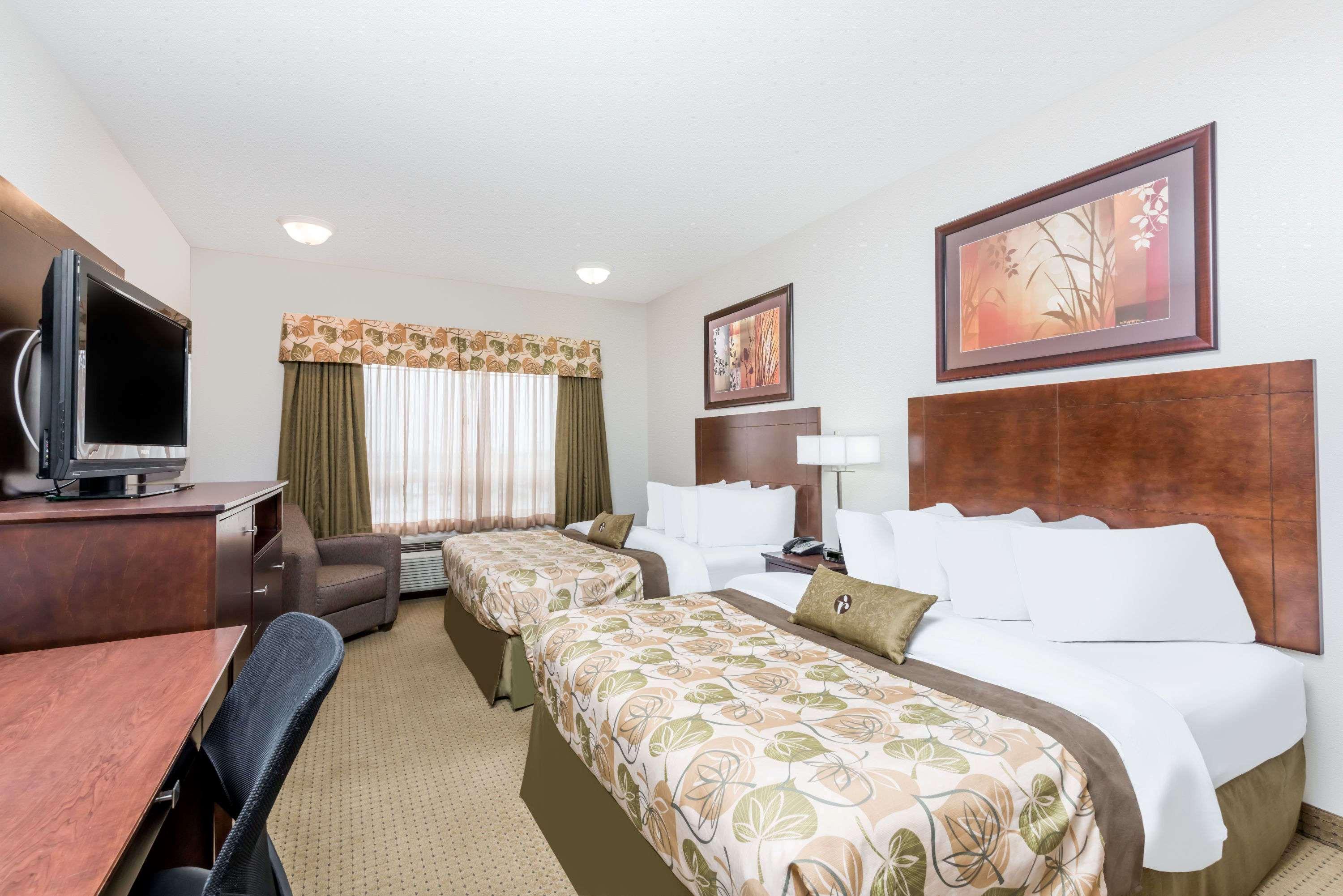 Ramada By Wyndham Olds Hotel Bagian luar foto