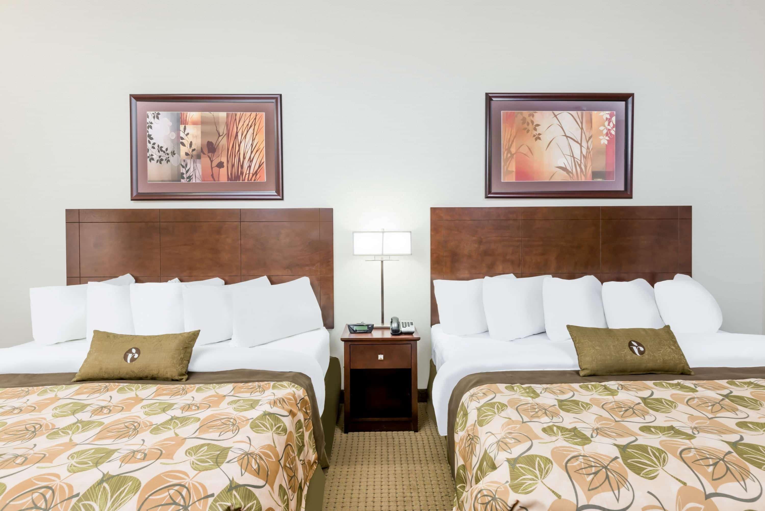 Ramada By Wyndham Olds Hotel Bagian luar foto