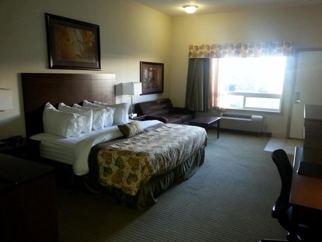 Ramada By Wyndham Olds Hotel Bagian luar foto