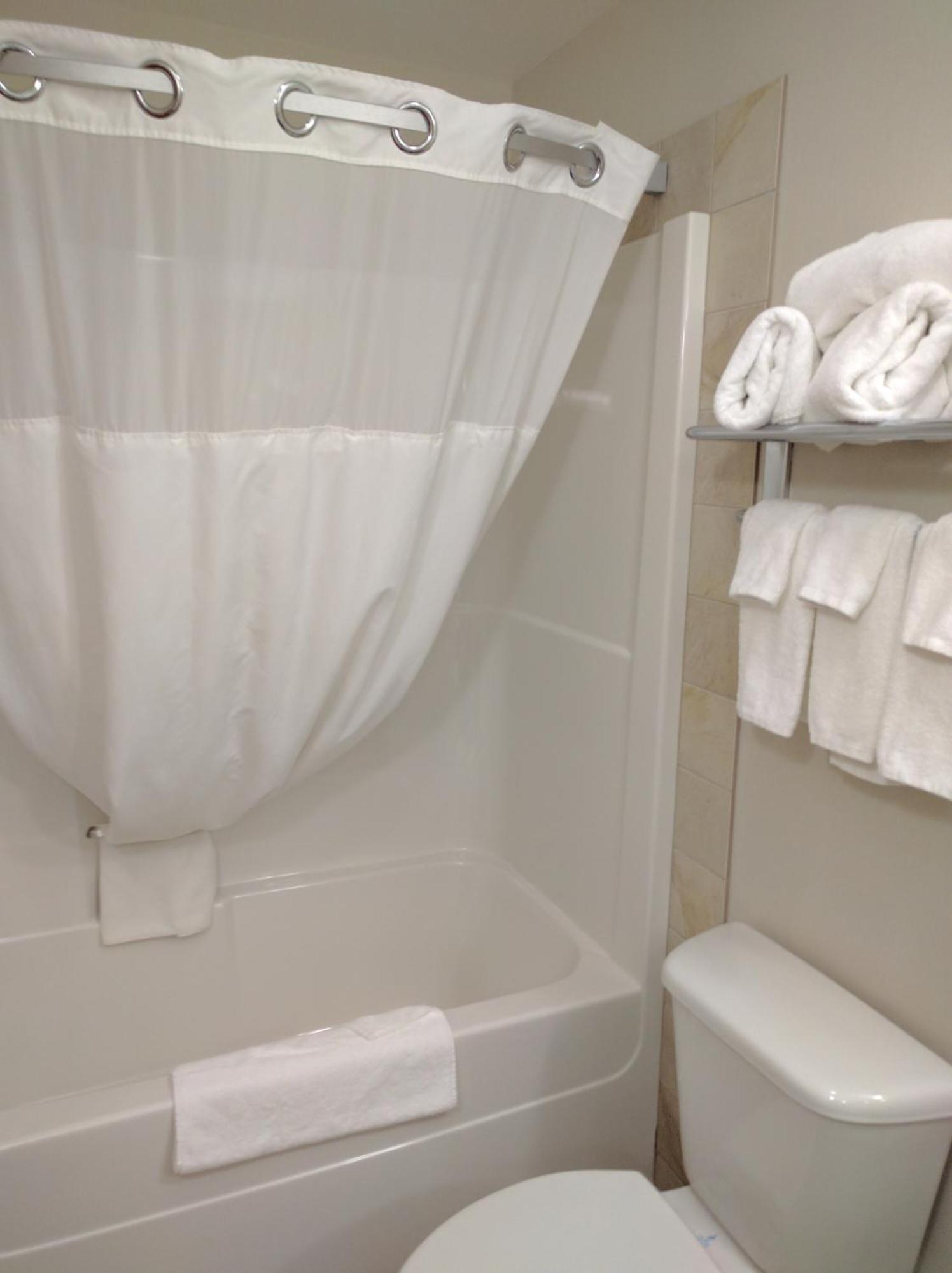 Ramada By Wyndham Olds Hotel Bagian luar foto