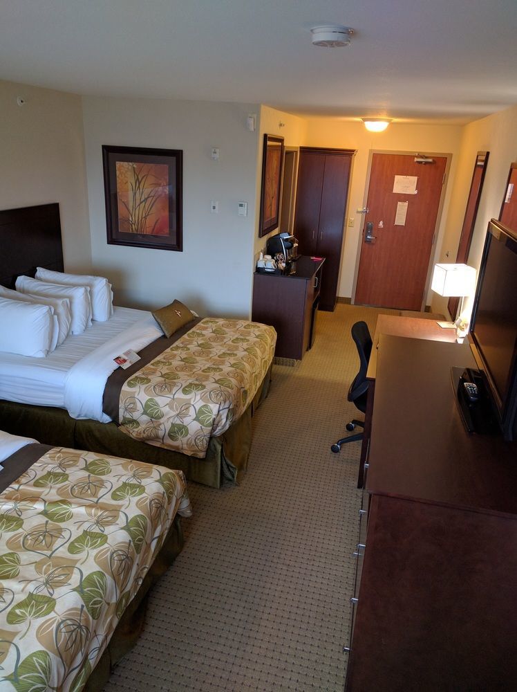 Ramada By Wyndham Olds Hotel Bagian luar foto