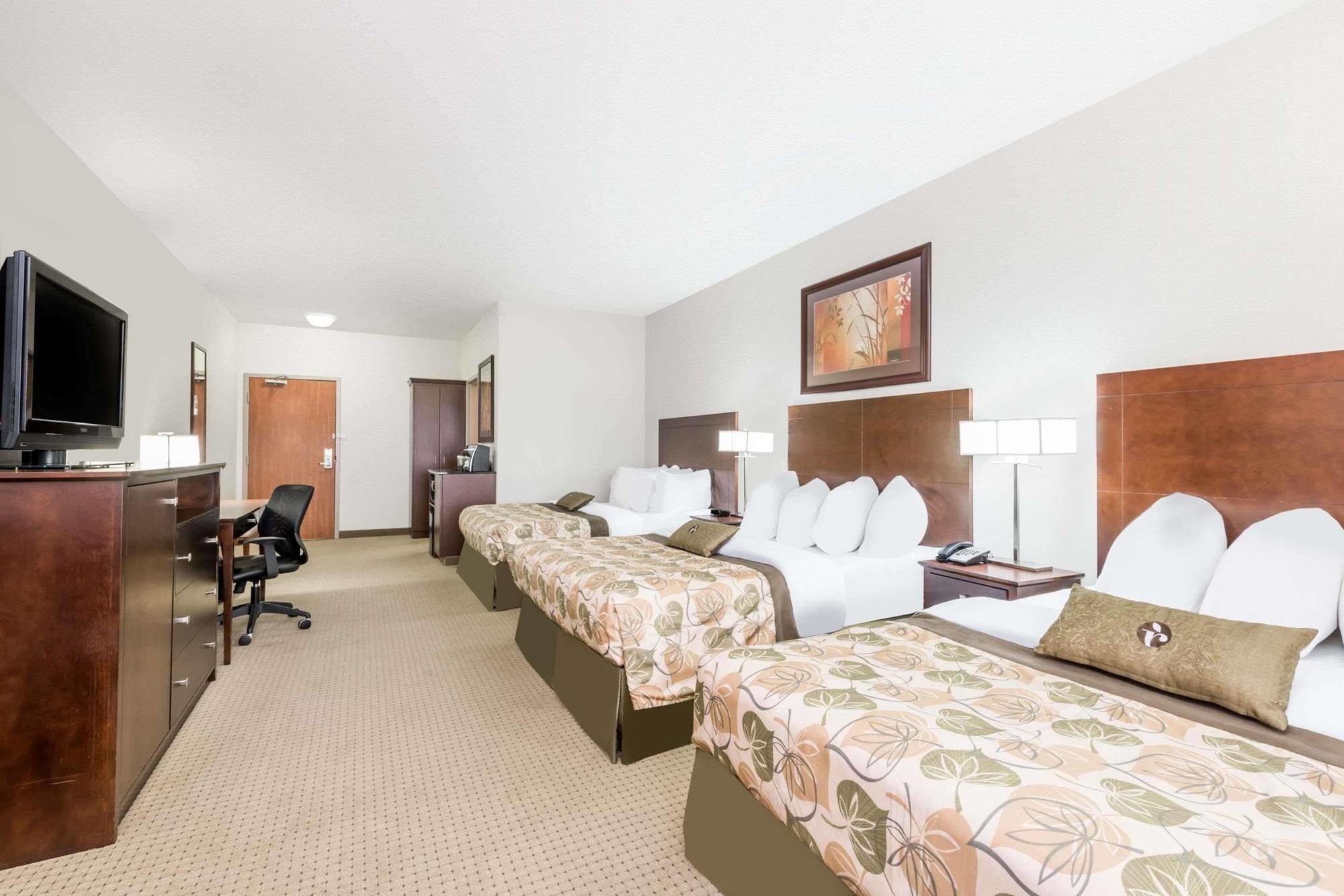 Ramada By Wyndham Olds Hotel Bagian luar foto
