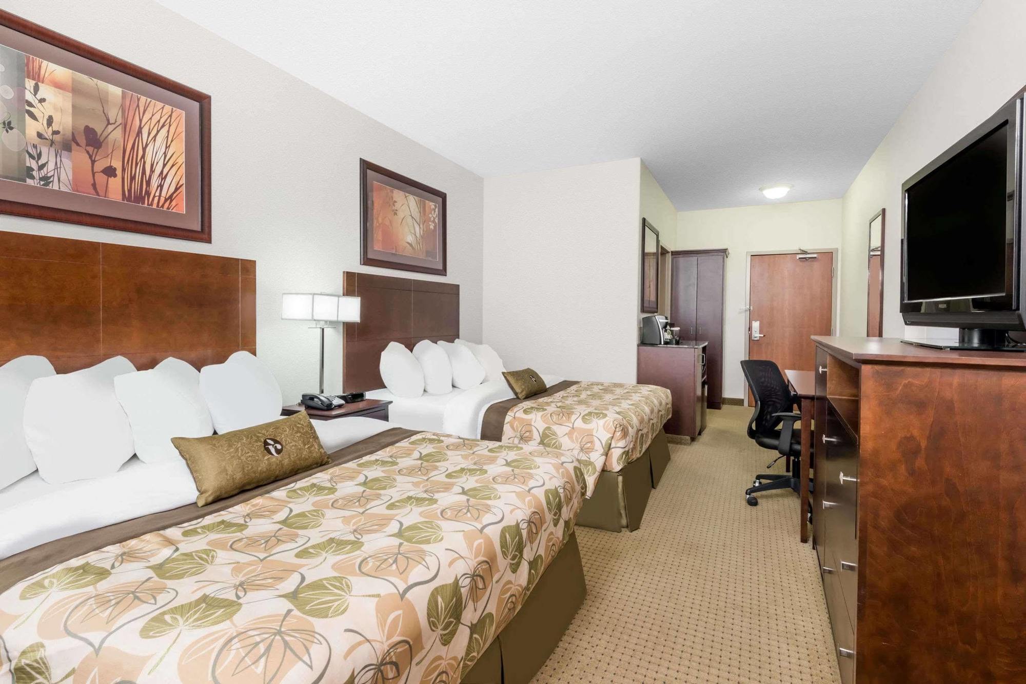 Ramada By Wyndham Olds Hotel Bagian luar foto