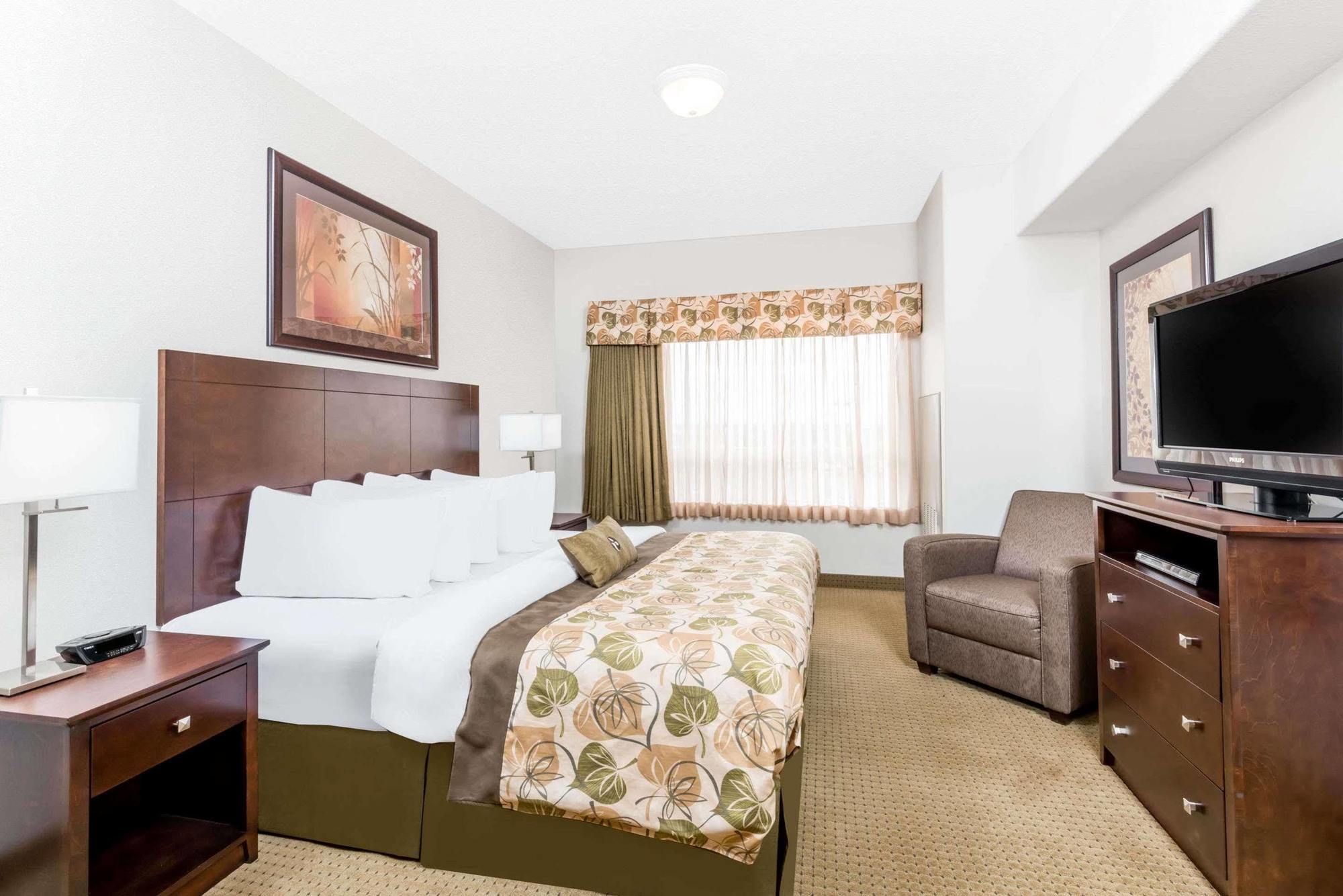 Ramada By Wyndham Olds Hotel Bagian luar foto